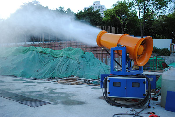 高射程雾炮机被广泛应用于城市建筑工地