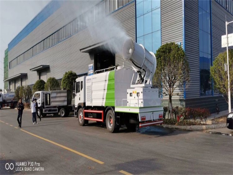 郑通雾炮机厂家生产研发车载式雾炮机实拍图