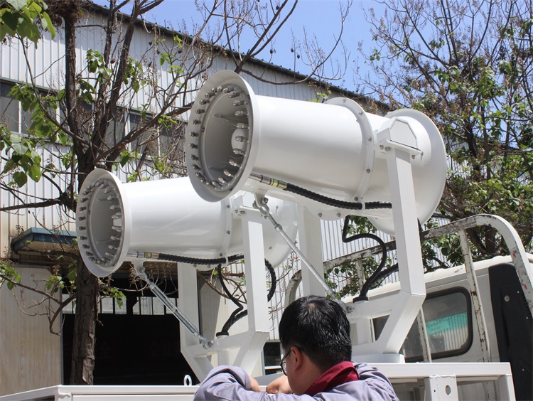 抗洪救灾-客户购置郑通雾炮机助力灾后重建工作发货实拍