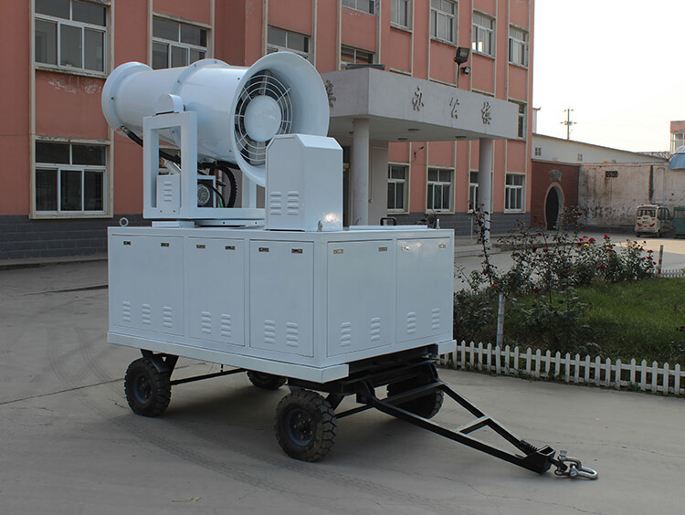 郑通带移动式雾炮机实拍-自带大容量水箱