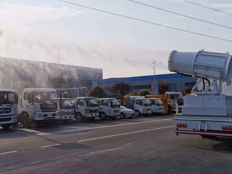 远程车载式雾炮机厂区降尘降温作业现场