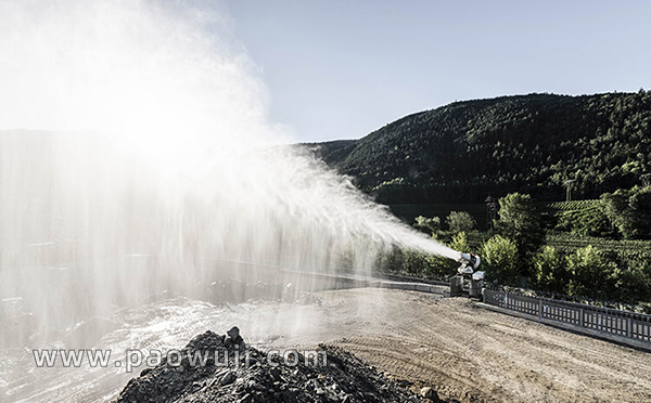 面积12万平方的建筑工地应选购几台雾炮机设备？