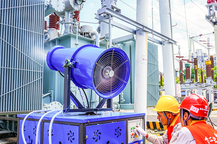 雾炮机正在降温